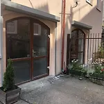 Cosy In Old Town By Urban Rent Apartamento