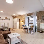 Cosy In Old Town By Urban Rent Apartamento