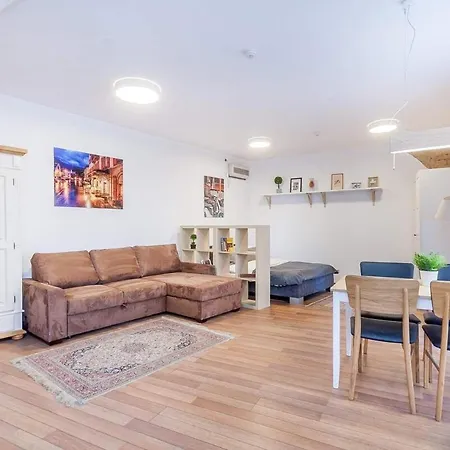 Cosy In Old Town By Urban Rent Apartamento Vilna